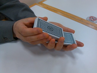 ３．カードをよくきって数字を混ぜます。