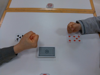 ５．‘じゃんけん’をしてゲーム開始です。