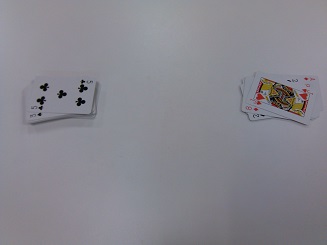９．山（置いてあるカード）が無くなったら、手持ちのカードを数えて勝敗を判定します。