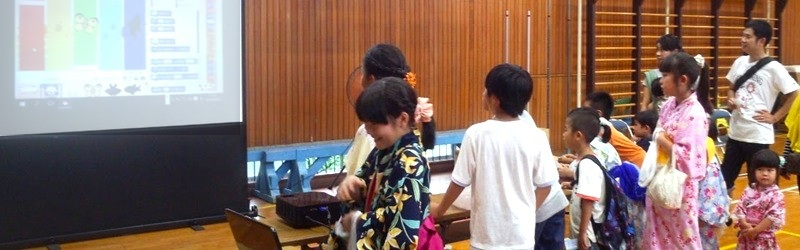 子どもたちがプログラミングでわくわくする様子
